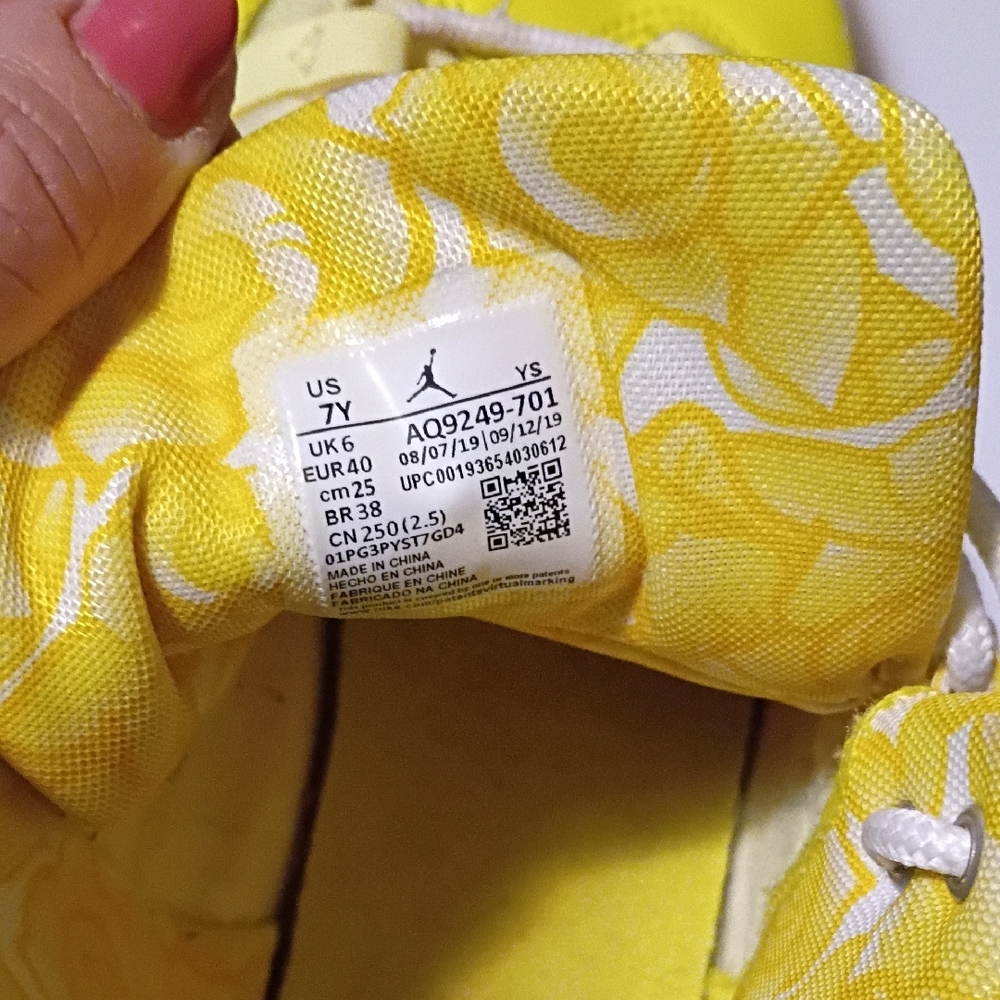 Nike Yellow Athletic Shoes - Picture 3 of 11